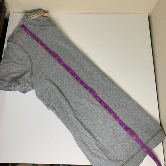 Hollister HCO 22 Grey Shirt Size Large - Picture 6 of 6